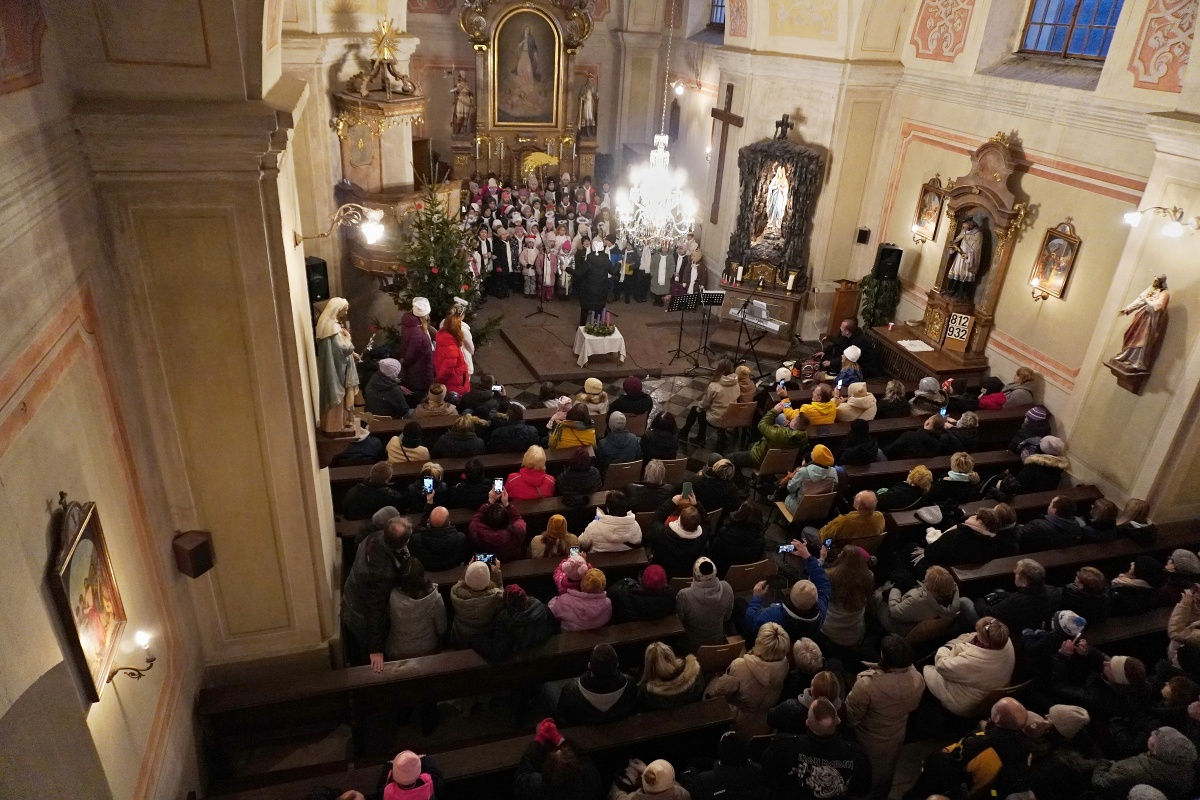 Vánoční stromek obce rozsvícen