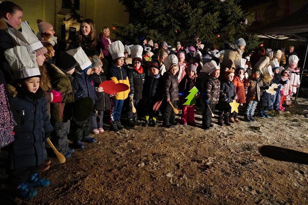 Vánoční stromek obce rozsvícen