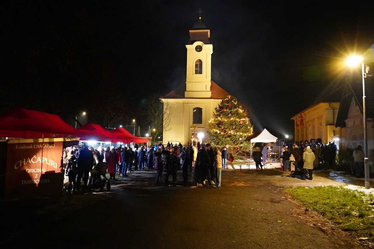 Vánoční stromek obce rozsvícen
