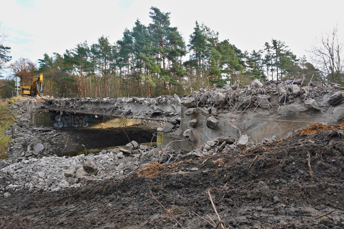 Most přes Výrovku zbourán