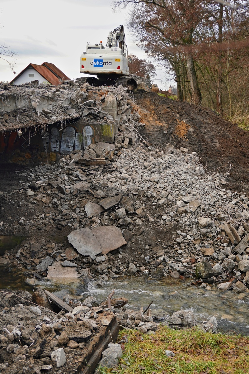 Most přes Výrovku zbourán