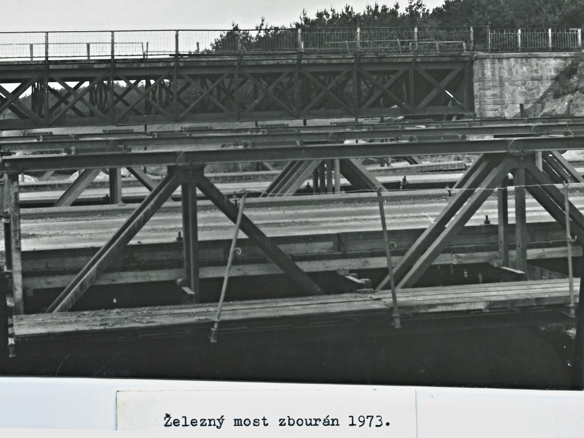 Most přes Výrovku zbourán