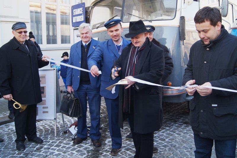 Starosta Poděbrad zahajuje 85 let autobusové linky