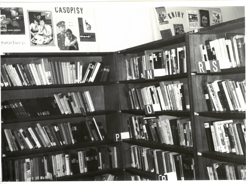 09_knihovna v kině r.1985.jpg