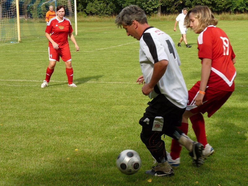 Garda Kostelní Lhota-ženy Dukla Praha 5:2 dne 6.8.2011 při oslavách 90 let sportu v obci