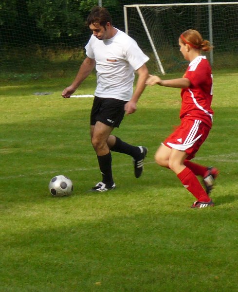 Garda Kostelní Lhota-ženy Dukla Praha 5:2 dne 6.8.2011 při oslavách 90 let sportu v obci