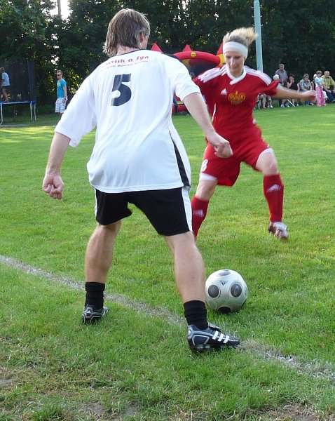 Garda Kostelní Lhota-ženy Dukla Praha 5:2 dne 6.8.2011 při oslavách 90 let sportu v obci