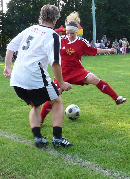 Garda Kostelní Lhota-ženy Dukla Praha 5:2 dne 6.8.2011 při oslavách 90 let sportu v obci