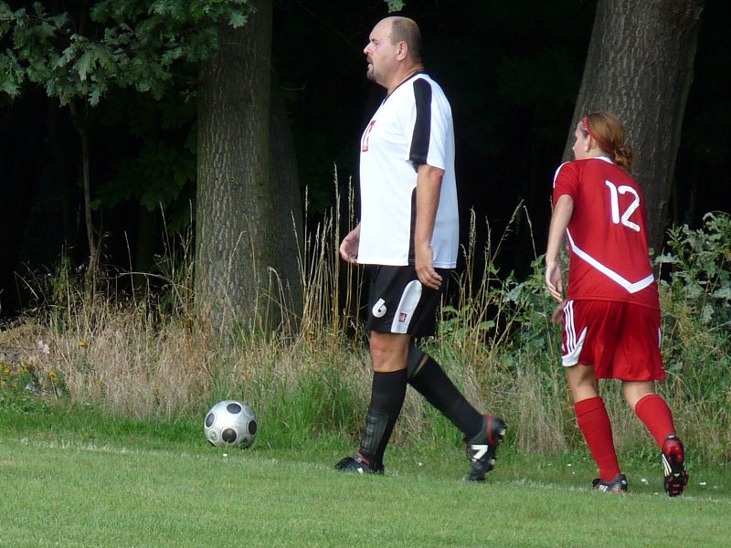 Garda Kostelní Lhota-ženy Dukla Praha 5:2 dne 6.8.2011 při oslavách 90 let sportu v obci