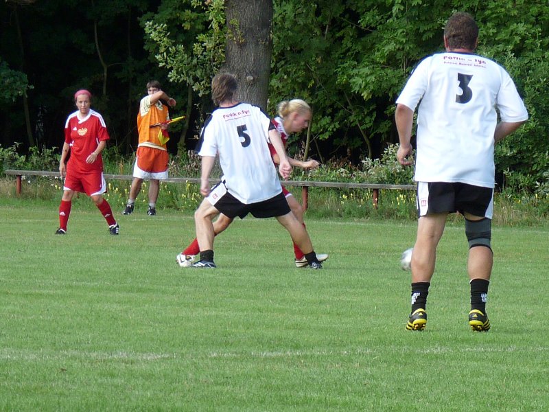 Garda Kostelní Lhota-ženy Dukla Praha 5:2 dne 6.8.2011 při oslavách 90 let sportu v obci