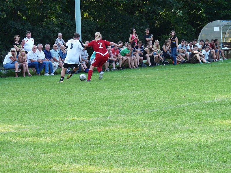 Garda Kostelní Lhota-ženy Dukla Praha 5:2 dne 6.8.2011 při oslavách 90 let sportu v obci