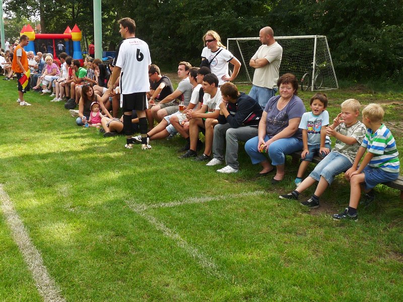 Garda Kostelní Lhota-ženy Dukla Praha 5:2 dne 6.8.2011 při oslavách 90 let sportu v obci