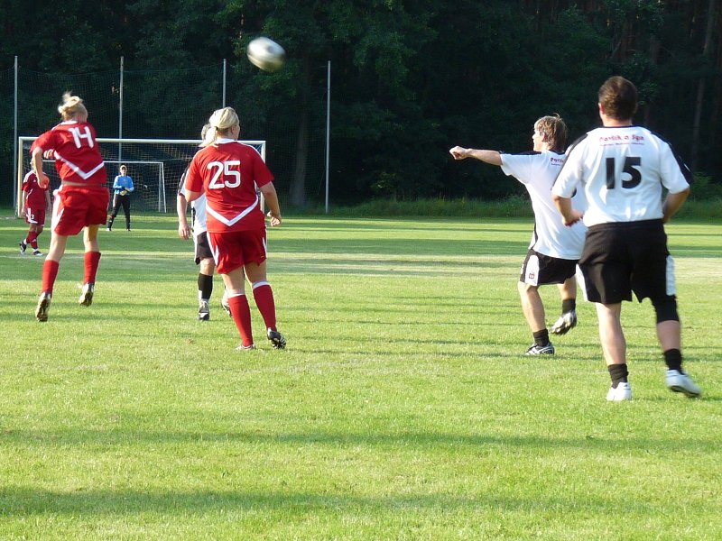 Garda Kostelní Lhota-ženy Dukla Praha 5:2 dne 6.8.2011 při oslavách 90 let sportu v obci