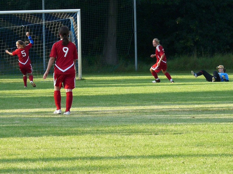 Garda Kostelní Lhota-ženy Dukla Praha 5:2 dne 6.8.2011 při oslavách 90 let sportu v obci