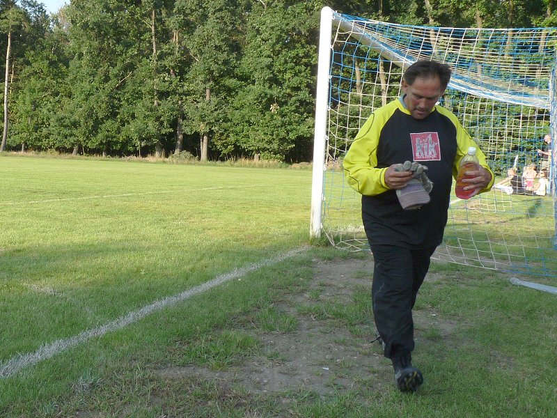 Garda Kostelní Lhota-ženy Dukla Praha 5:2 dne 6.8.2011 při oslavách 90 let sportu v obci