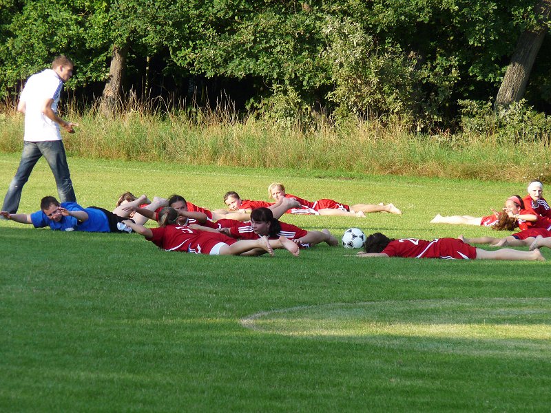 Garda Kostelní Lhota-ženy Dukla Praha 5:2 dne 6.8.2011 při oslavách 90 let sportu v obci