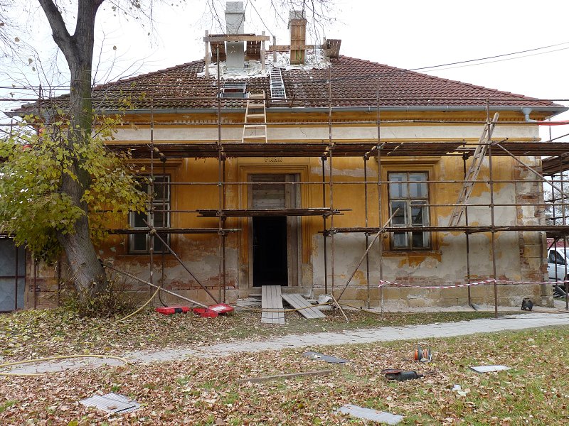 Oprava bývalé fary dne 3.11.2010