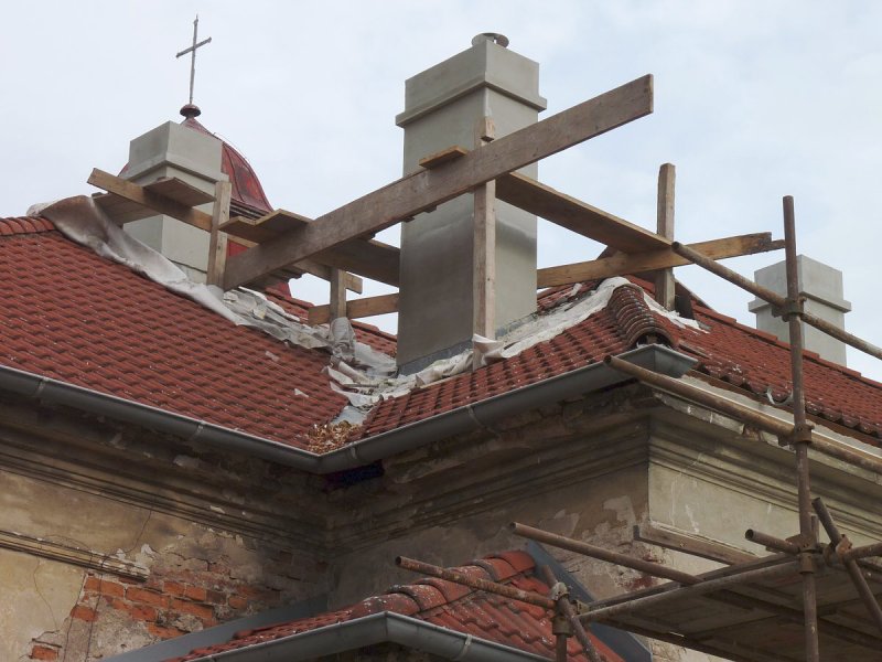 Oprava bývalé fary dne 3.11.2010