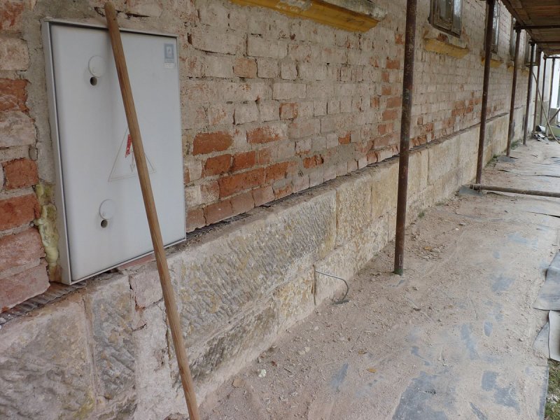 Oprava bývalé fary dne 3.11.2010