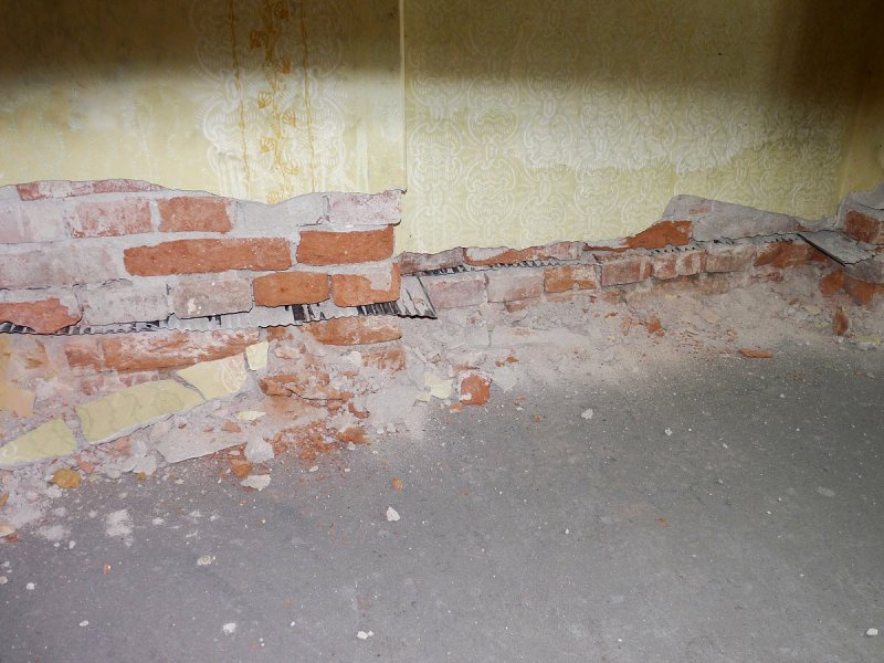 Oprava bývalé fary dne 3.11.2010