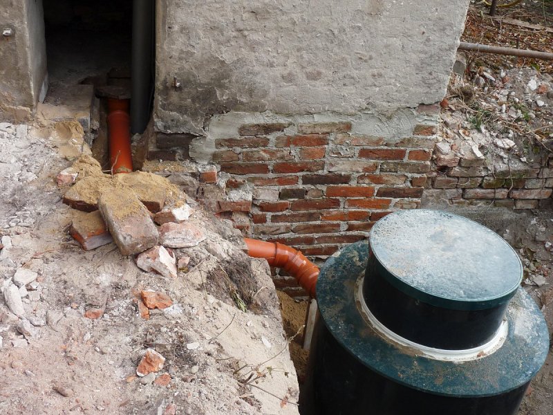 Oprava bývalé fary dne 3.11.2010