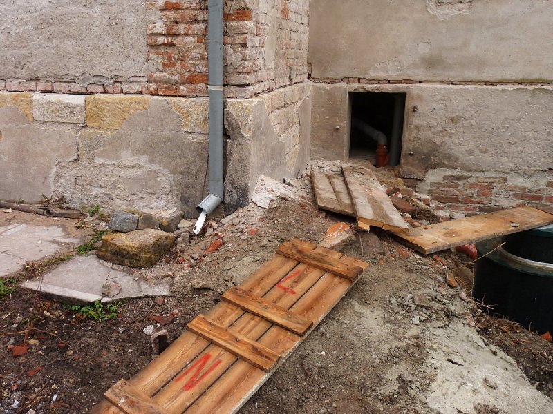 Oprava bývalé fary dne 10. a 22. 11. 2010