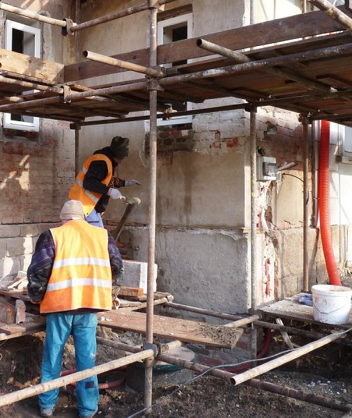 Oprava bývalé fary dne 25. a 30. 11. 2010